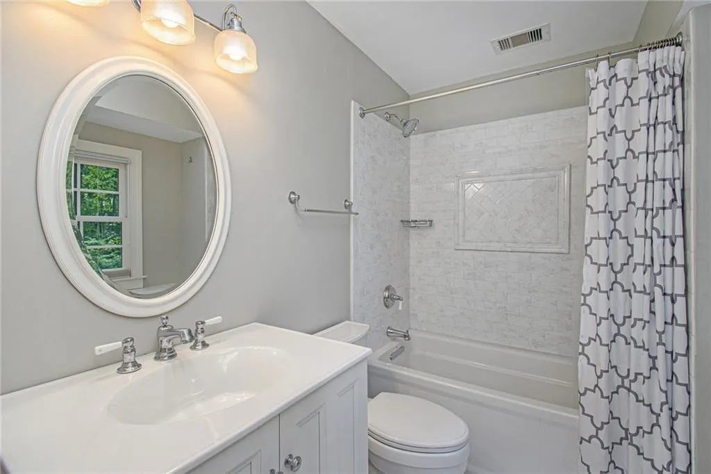 3255 Jett Ferry Court, Sandy Springs, Georgia 30350, 5 Bedrooms Bedrooms, ,4 BathroomsBathrooms,Residential,Sold,3255 Jett Ferry Court,6935896