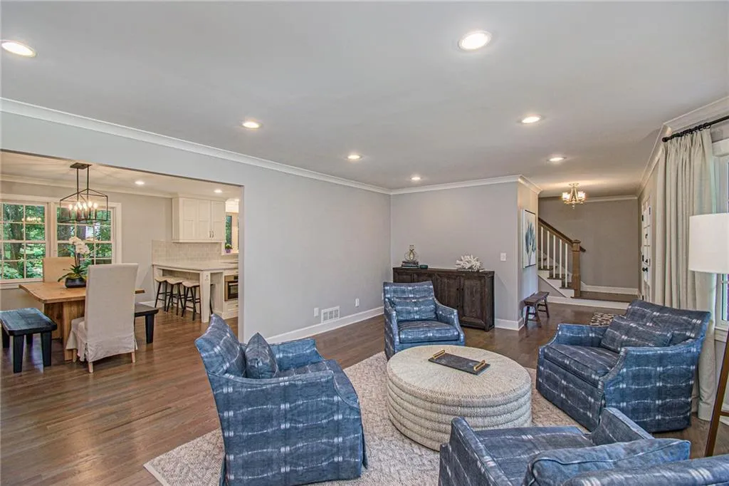 3255 Jett Ferry Court, Sandy Springs, Georgia 30350, 5 Bedrooms Bedrooms, ,4 BathroomsBathrooms,Residential,Sold,3255 Jett Ferry Court,6935896