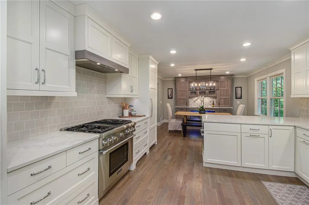3255 Jett Ferry Court, Sandy Springs, Georgia 30350, 5 Bedrooms Bedrooms, ,4 BathroomsBathrooms,Residential,Sold,3255 Jett Ferry Court,6935896