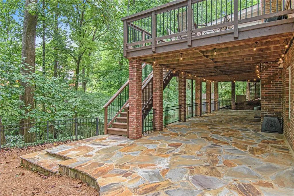 3255 Jett Ferry Court, Sandy Springs, Georgia 30350, 5 Bedrooms Bedrooms, ,4 BathroomsBathrooms,Residential,Sold,3255 Jett Ferry Court,6935896