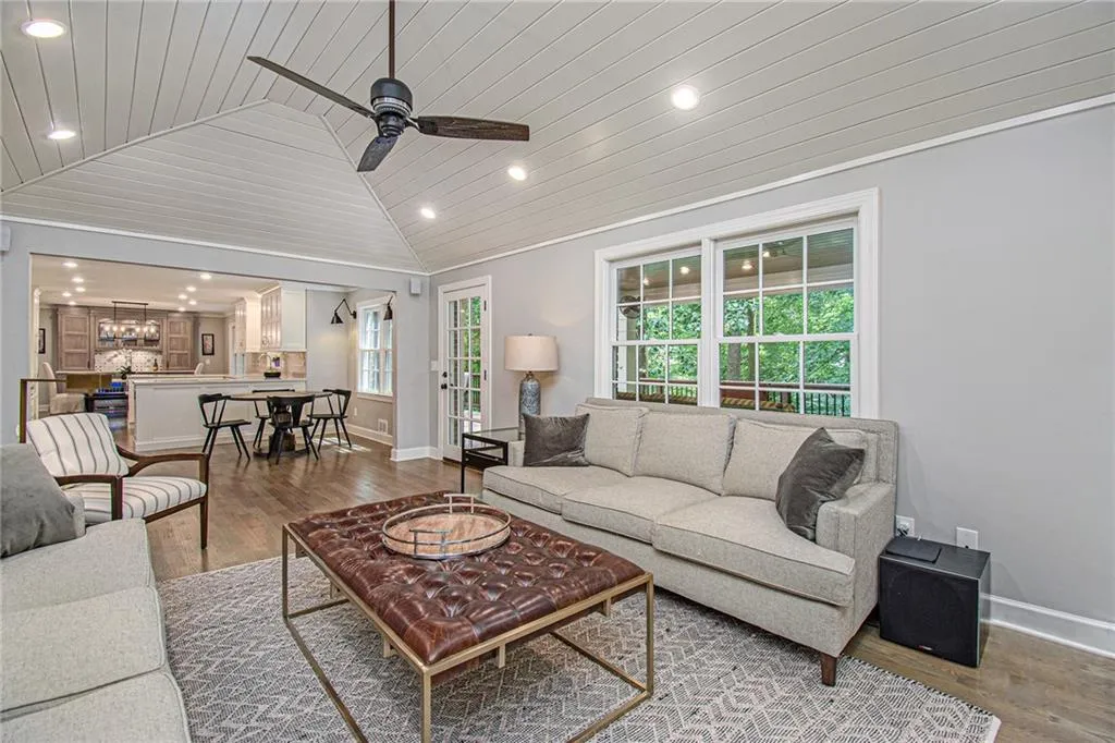 3255 Jett Ferry Court, Sandy Springs, Georgia 30350, 5 Bedrooms Bedrooms, ,4 BathroomsBathrooms,Residential,Sold,3255 Jett Ferry Court,6935896