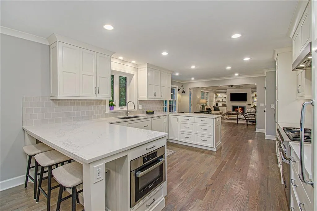 3255 Jett Ferry Court, Sandy Springs, Georgia 30350, 5 Bedrooms Bedrooms, ,4 BathroomsBathrooms,Residential,Sold,3255 Jett Ferry Court,6935896