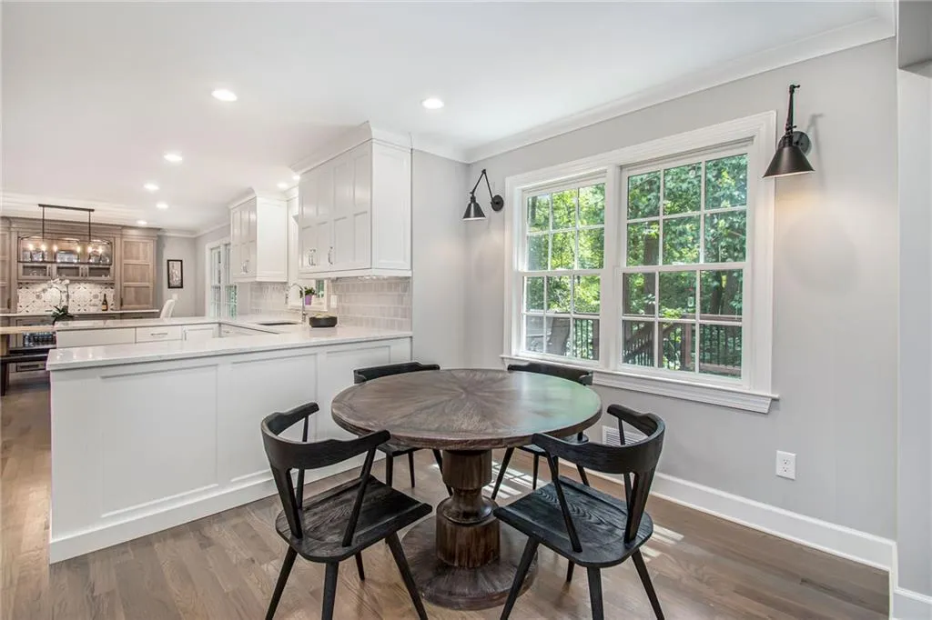 3255 Jett Ferry Court, Sandy Springs, Georgia 30350, 5 Bedrooms Bedrooms, ,4 BathroomsBathrooms,Residential,Sold,3255 Jett Ferry Court,6935896