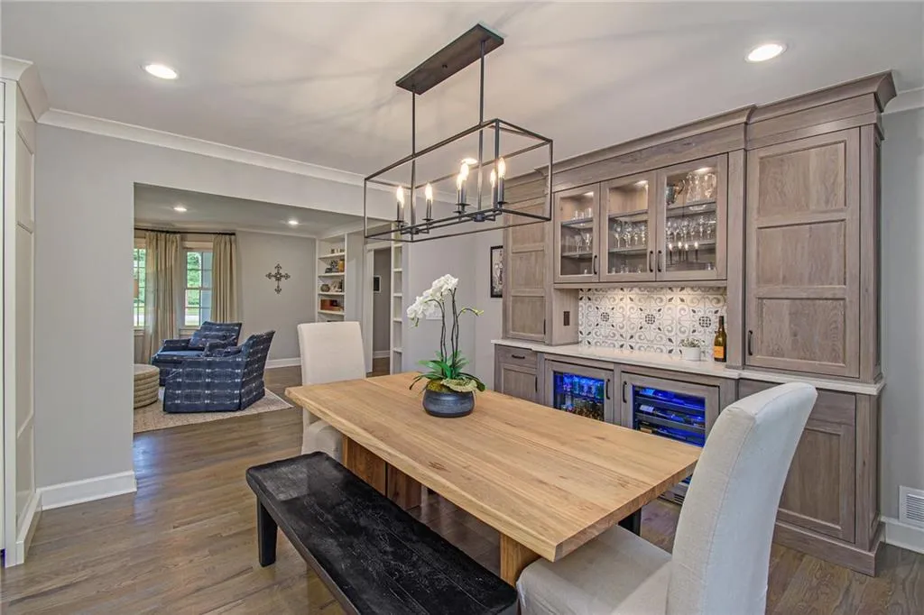 3255 Jett Ferry Court, Sandy Springs, Georgia 30350, 5 Bedrooms Bedrooms, ,4 BathroomsBathrooms,Residential,Sold,3255 Jett Ferry Court,6935896
