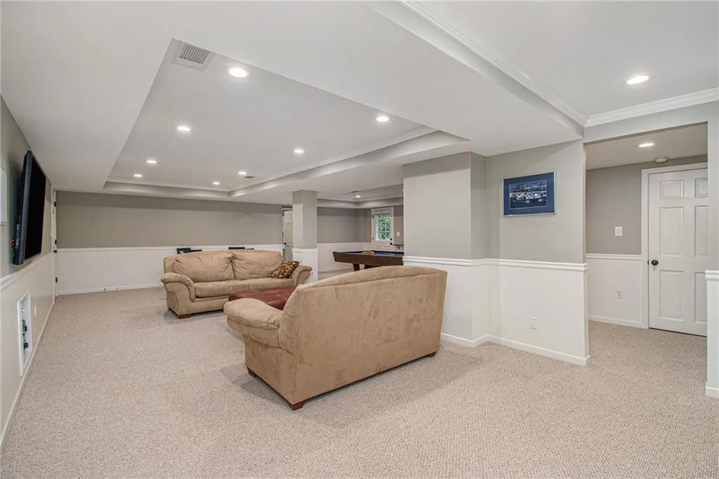 3255 Jett Ferry Court, Sandy Springs, Georgia 30350, 5 Bedrooms Bedrooms, ,4 BathroomsBathrooms,Residential,Sold,3255 Jett Ferry Court,6935896