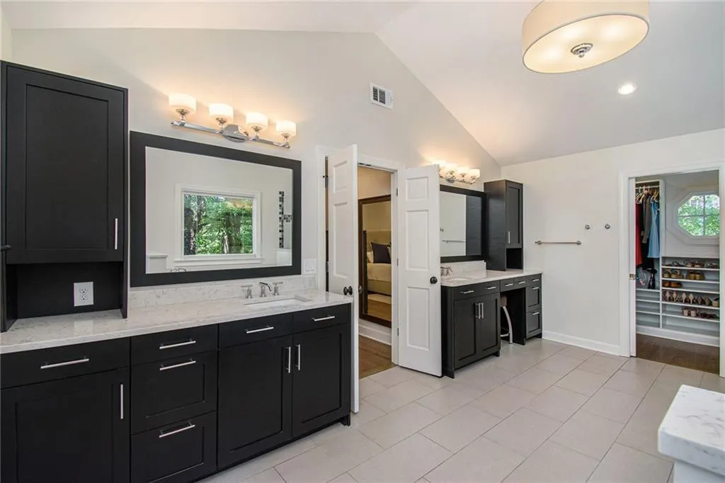 3255 Jett Ferry Court, Sandy Springs, Georgia 30350, 5 Bedrooms Bedrooms, ,4 BathroomsBathrooms,Residential,Sold,3255 Jett Ferry Court,6935896