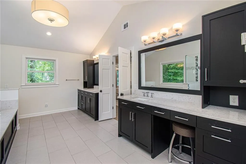 3255 Jett Ferry Court, Sandy Springs, Georgia 30350, 5 Bedrooms Bedrooms, ,4 BathroomsBathrooms,Residential,Sold,3255 Jett Ferry Court,6935896