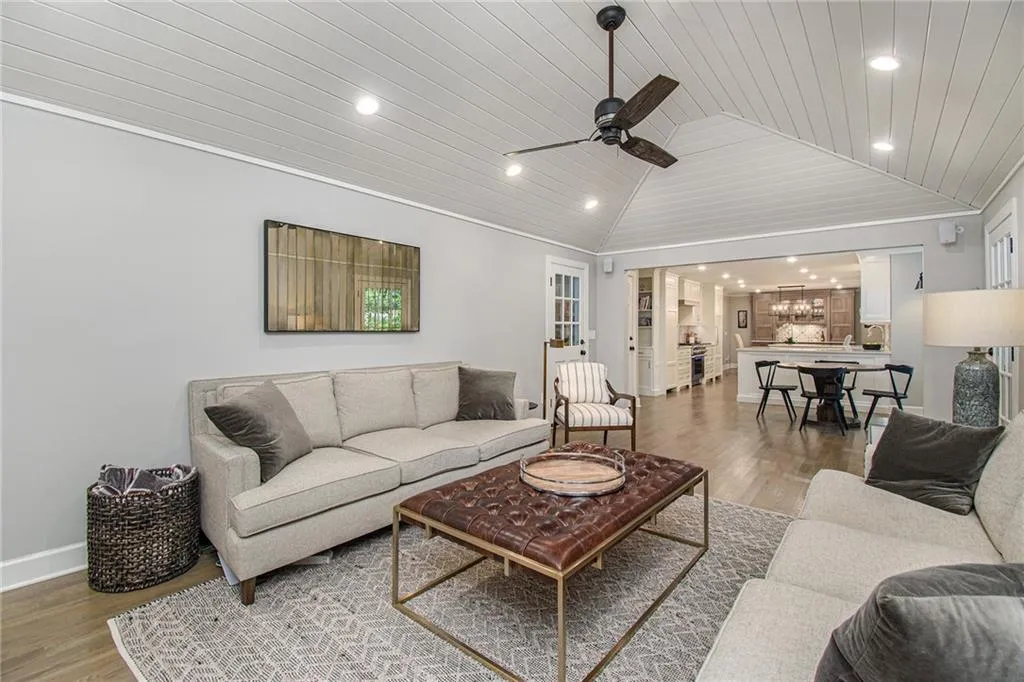 3255 Jett Ferry Court, Sandy Springs, Georgia 30350, 5 Bedrooms Bedrooms, ,4 BathroomsBathrooms,Residential,Sold,3255 Jett Ferry Court,6935896