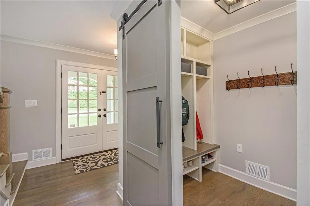 3255 Jett Ferry Court, Sandy Springs, Georgia 30350, 5 Bedrooms Bedrooms, ,4 BathroomsBathrooms,Residential,Sold,3255 Jett Ferry Court,6935896