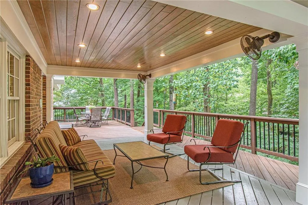 3255 Jett Ferry Court, Sandy Springs, Georgia 30350, 5 Bedrooms Bedrooms, ,4 BathroomsBathrooms,Residential,Sold,3255 Jett Ferry Court,6935896