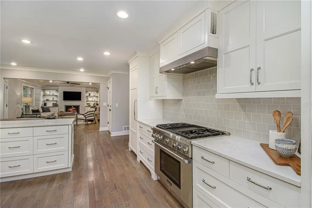 3255 Jett Ferry Court, Sandy Springs, Georgia 30350, 5 Bedrooms Bedrooms, ,4 BathroomsBathrooms,Residential,Sold,3255 Jett Ferry Court,6935896