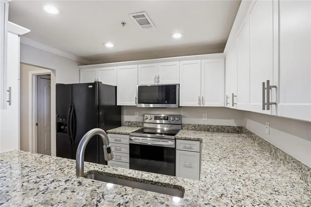 3475 Oak Valley Road Ne Unit 950, Atlanta, Georgia 30326, 1 Bedroom Bedrooms, 0 ,1 BathroomBathrooms,Residential,For Sale,3475 Oak Valley Road Ne Unit 950,7849489