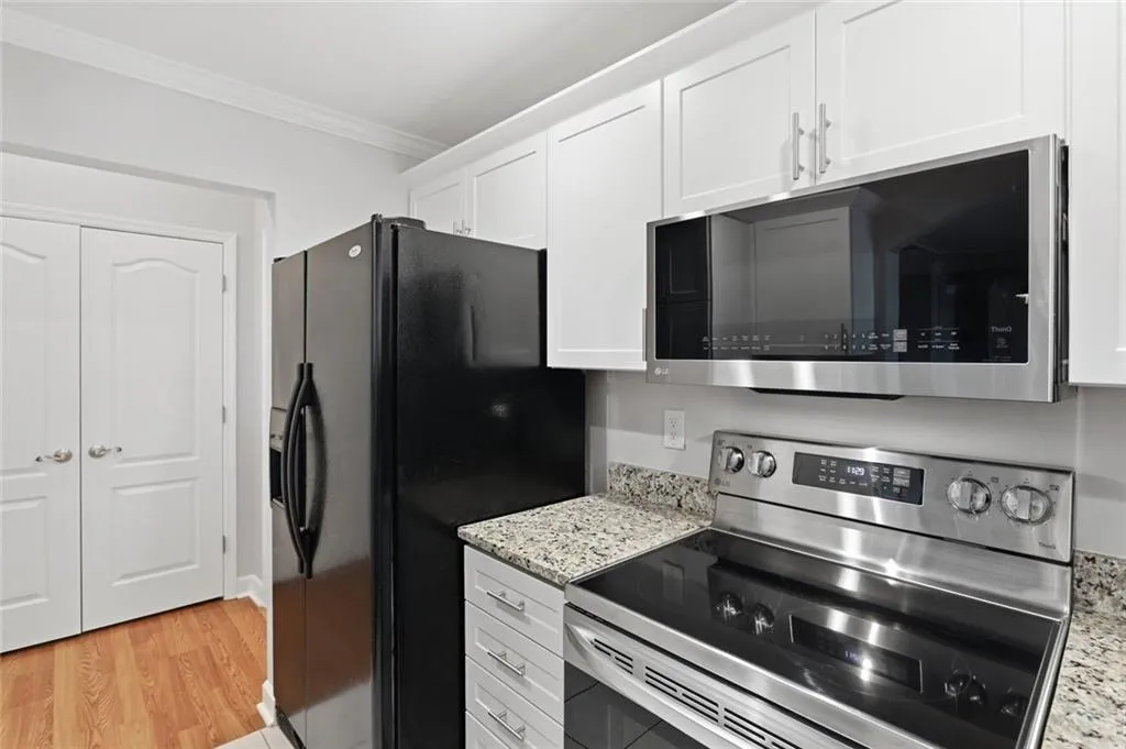 3475 Oak Valley Road Ne Unit 950, Atlanta, Georgia 30326, 1 Bedroom Bedrooms, 0 ,1 BathroomBathrooms,Residential,For Sale,3475 Oak Valley Road Ne Unit 950,7849489