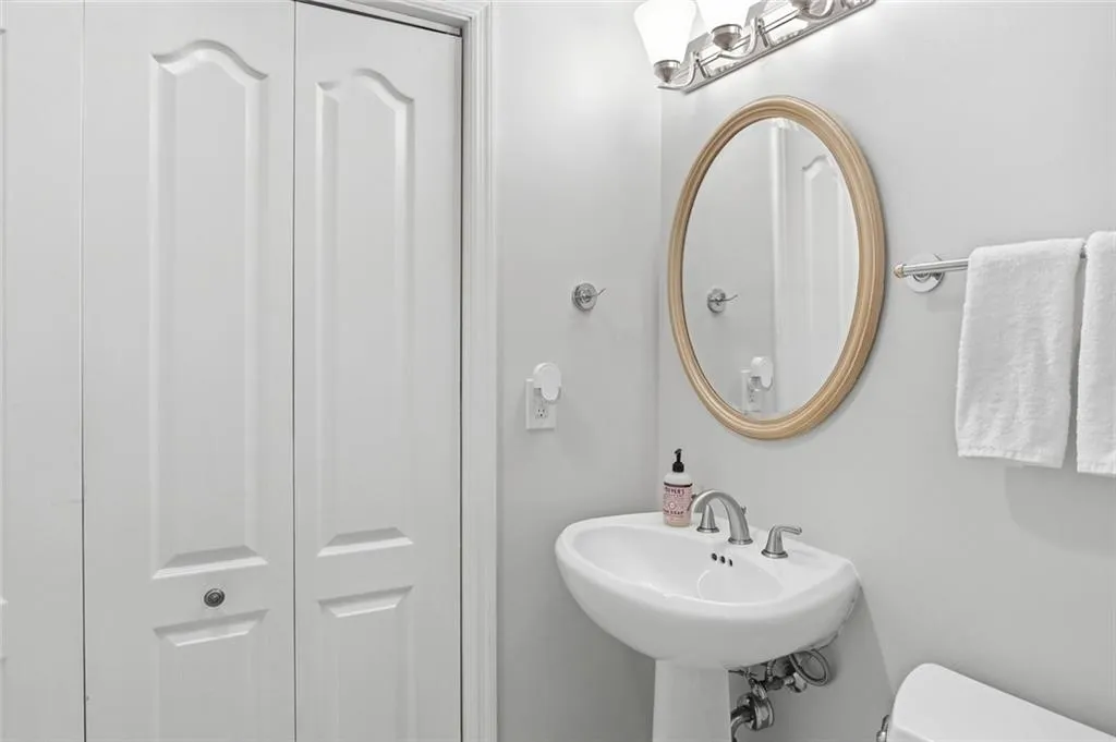3475 Oak Valley Road Ne Unit 950, Atlanta, Georgia 30326, 1 Bedroom Bedrooms, 0 ,1 BathroomBathrooms,Residential,For Sale,3475 Oak Valley Road Ne Unit 950,7849489