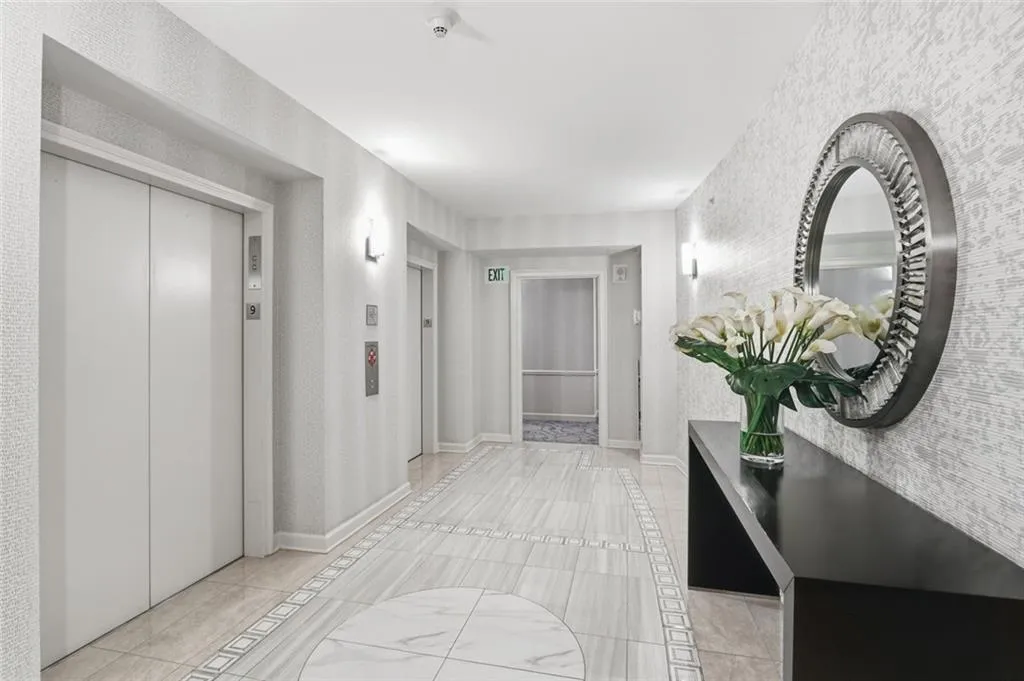 3475 Oak Valley Road Ne Unit 950, Atlanta, Georgia 30326, 1 Bedroom Bedrooms, 0 ,1 BathroomBathrooms,Residential,For Sale,3475 Oak Valley Road Ne Unit 950,7849489