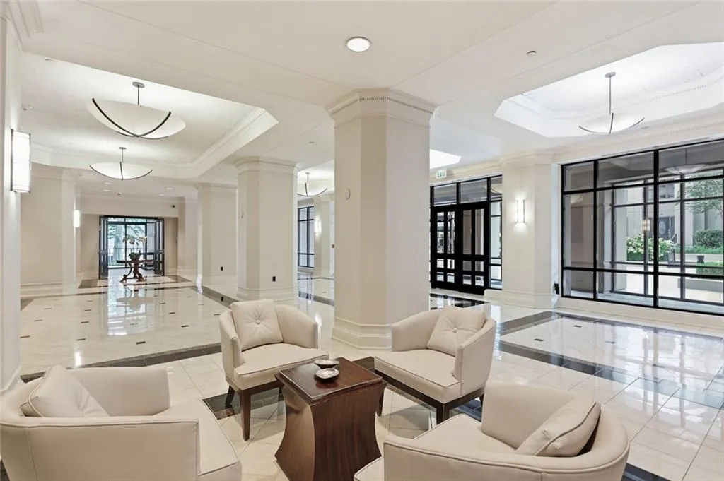 3475 Oak Valley Road Ne Unit 950, Atlanta, Georgia 30326, 1 Bedroom Bedrooms, 0 ,1 BathroomBathrooms,Residential,For Sale,3475 Oak Valley Road Ne Unit 950,7849489