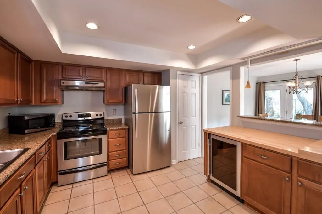 102 Springlake Place Nw Unit 102, Atlanta, Georgia 30318, 3 Bedrooms Bedrooms, ,3 BathroomsBathrooms,Residential,Sold,102 Springlake Place Nw Unit 102,6058841