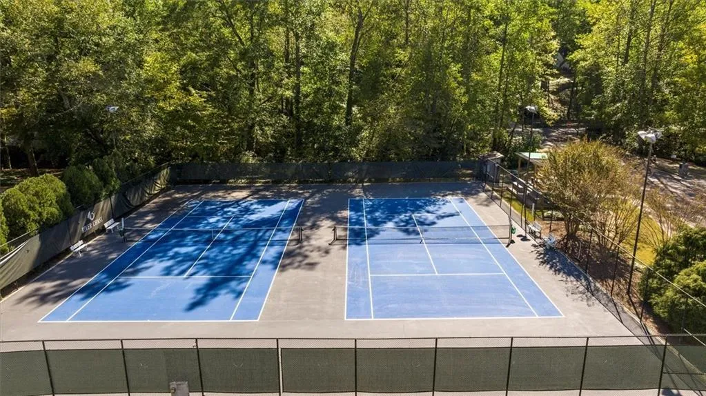Excellent tennis courts
