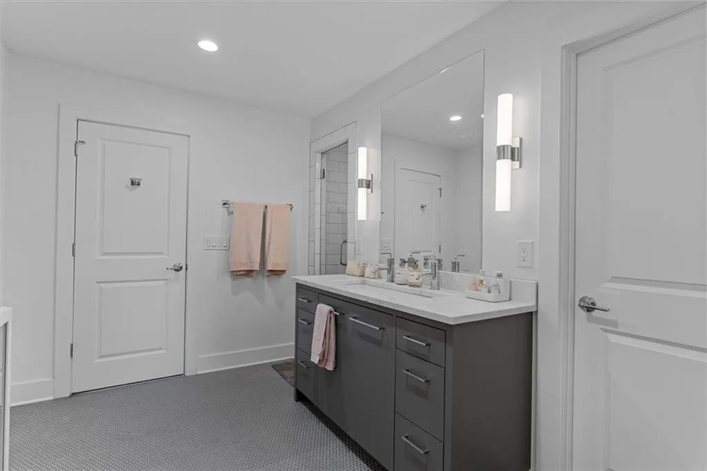 large secondary bath