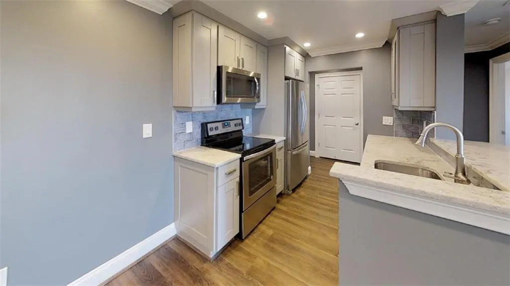 300 Johnson Ferry Road Ne Unit B912, Sandy Springs, Georgia 30328, 1 Bedroom Bedrooms, ,1 BathroomBathrooms,Residential,Sold,300 Johnson Ferry Road Ne Unit B912,7166457