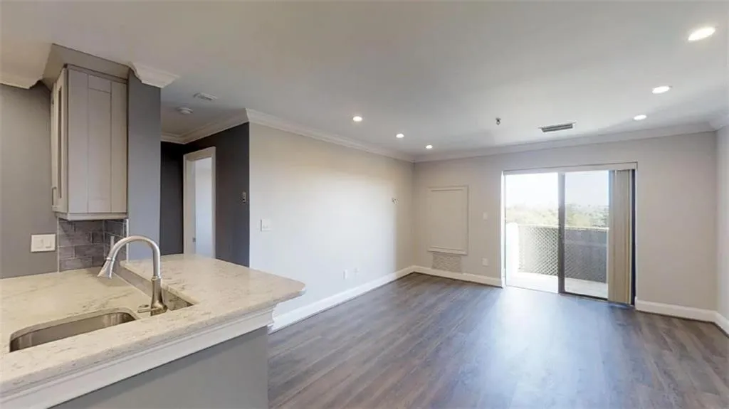 300 Johnson Ferry Road Ne Unit B912, Sandy Springs, Georgia 30328, 1 Bedroom Bedrooms, ,1 BathroomBathrooms,Residential,Sold,300 Johnson Ferry Road Ne Unit B912,7166457