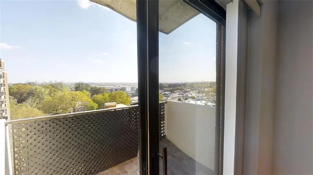 300 Johnson Ferry Road Ne Unit B912, Sandy Springs, Georgia 30328, 1 Bedroom Bedrooms, ,1 BathroomBathrooms,Residential,Sold,300 Johnson Ferry Road Ne Unit B912,7166457