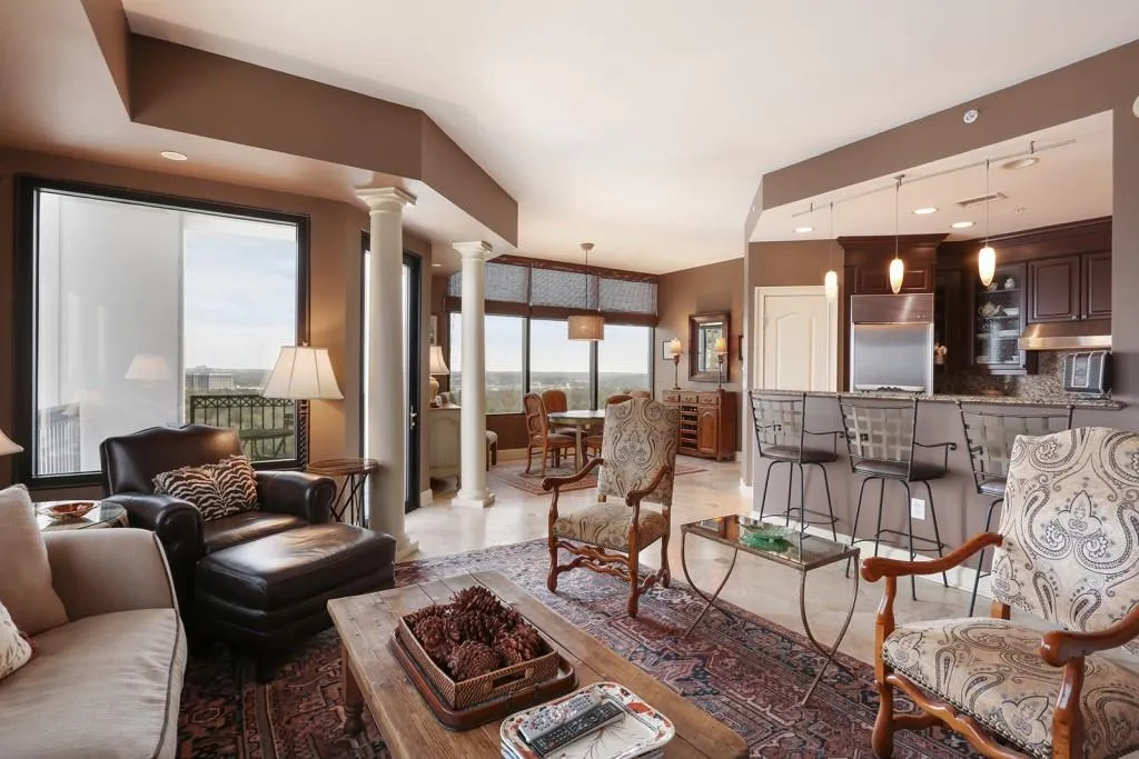 2828 Peachtree Road Unit 1902, Atlanta, Georgia 30305, 2 Bedrooms Bedrooms, ,2 BathroomsBathrooms,Residential,Sold,2828 Peachtree Road Unit 1902,5656501