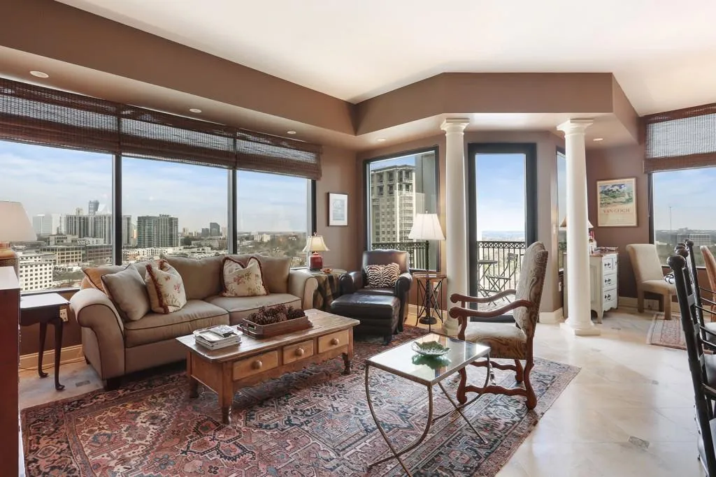 2828 Peachtree Road Unit 1902, Atlanta, Georgia 30305, 2 Bedrooms Bedrooms, ,2 BathroomsBathrooms,Residential,Sold,2828 Peachtree Road Unit 1902,5656501