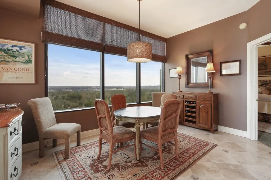 2828 Peachtree Road Unit 1902, Atlanta, Georgia 30305, 2 Bedrooms Bedrooms, ,2 BathroomsBathrooms,Residential,Sold,2828 Peachtree Road Unit 1902,5656501