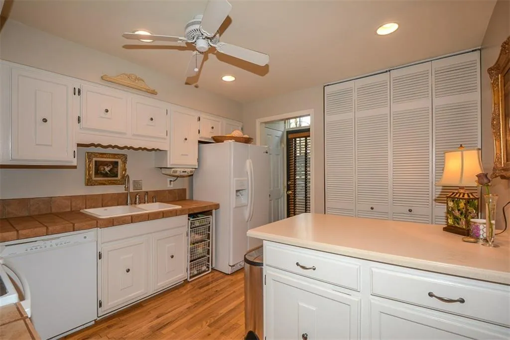 14 Forrest Place Unit 14, Sandy Springs, Georgia 30328, 3 Bedrooms Bedrooms, ,2 BathroomsBathrooms,Residential,Sold,14 Forrest Place Unit 14,5664583