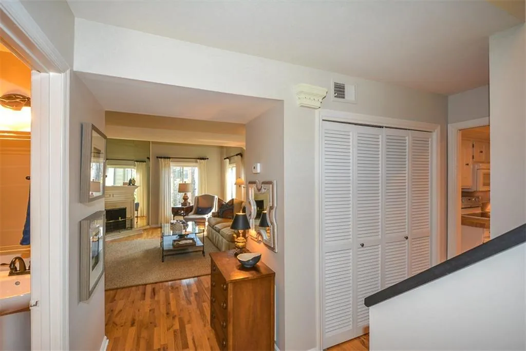 14 Forrest Place Unit 14, Sandy Springs, Georgia 30328, 3 Bedrooms Bedrooms, ,2 BathroomsBathrooms,Residential,Sold,14 Forrest Place Unit 14,5664583