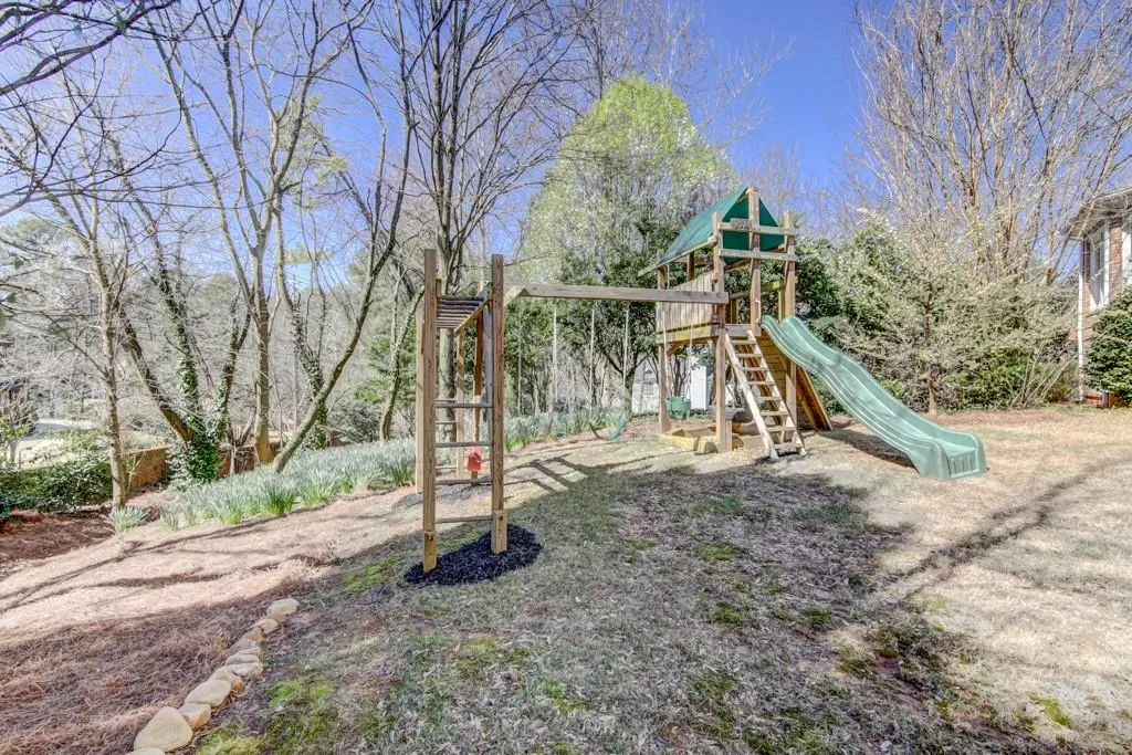 540 Fountain Oaks Way, Atlanta, Georgia 30342, 5 Bedrooms Bedrooms, ,3 BathroomsBathrooms,Residential,Sold,540 Fountain Oaks Way,6515694