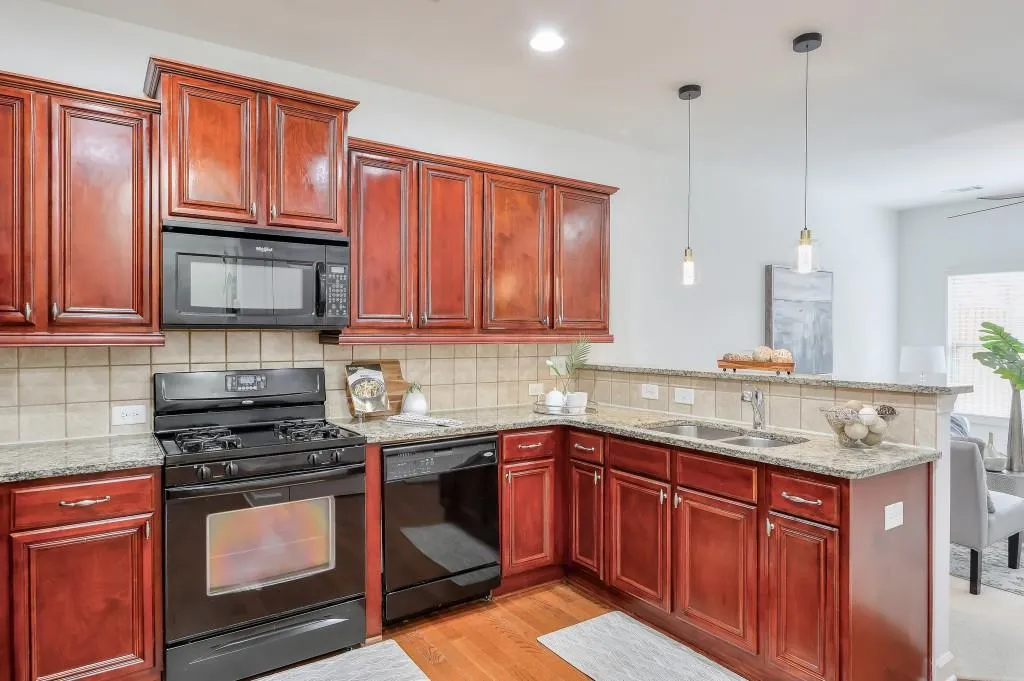 7180 Glisten Avenue, Atlanta, Georgia 30328, 3 Bedrooms Bedrooms, ,3 BathroomsBathrooms,Residential,Sold,7180 Glisten Avenue,7536115