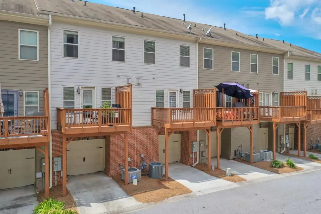 7180 Glisten Avenue, Atlanta, Georgia 30328, 3 Bedrooms Bedrooms, ,3 BathroomsBathrooms,Residential,Sold,7180 Glisten Avenue,7536115