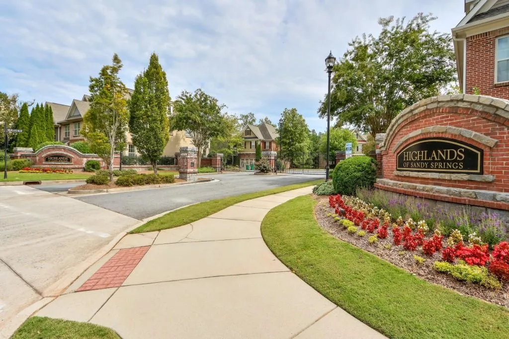 7180 Glisten Avenue, Atlanta, Georgia 30328, 3 Bedrooms Bedrooms, ,3 BathroomsBathrooms,Residential,Sold,7180 Glisten Avenue,7536115
