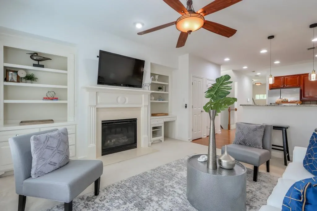 7180 Glisten Avenue, Atlanta, Georgia 30328, 3 Bedrooms Bedrooms, ,3 BathroomsBathrooms,Residential,Sold,7180 Glisten Avenue,7536115