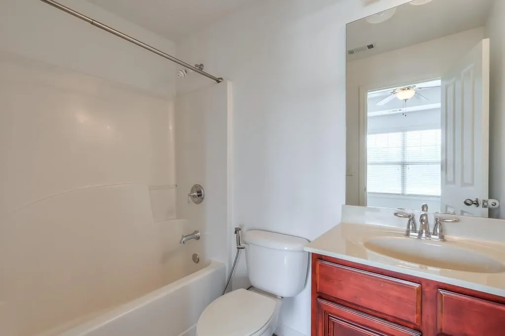 7180 Glisten Avenue, Atlanta, Georgia 30328, 3 Bedrooms Bedrooms, ,3 BathroomsBathrooms,Residential,Sold,7180 Glisten Avenue,7536115