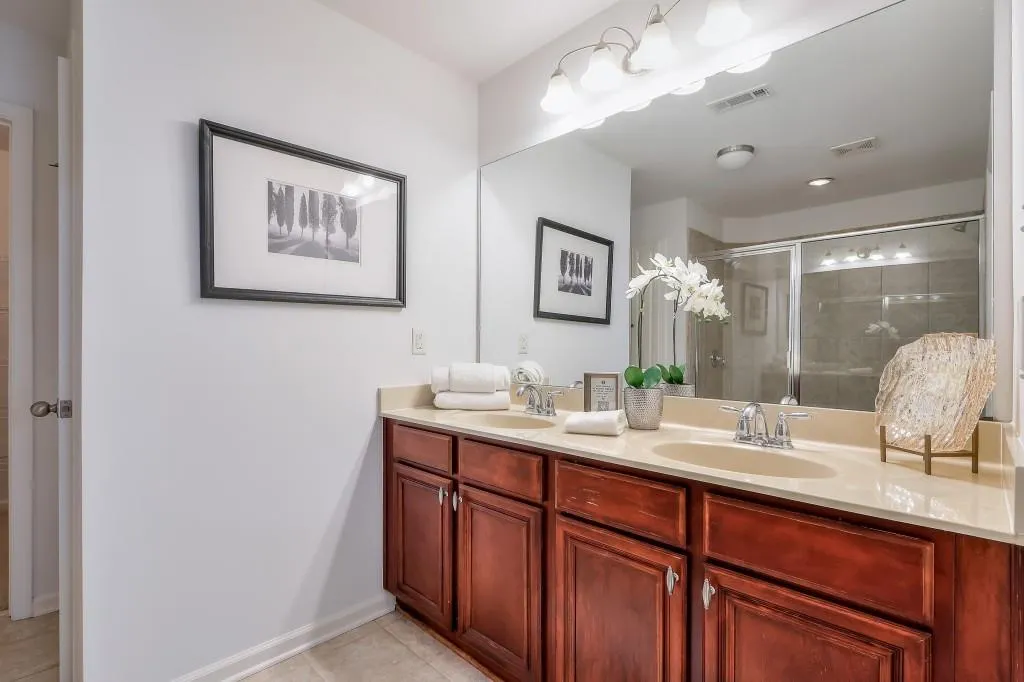 7180 Glisten Avenue, Atlanta, Georgia 30328, 3 Bedrooms Bedrooms, ,3 BathroomsBathrooms,Residential,Sold,7180 Glisten Avenue,7536115