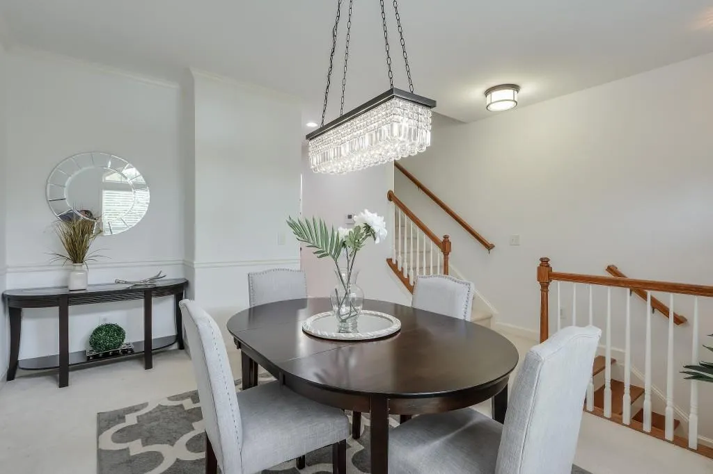 7180 Glisten Avenue, Atlanta, Georgia 30328, 3 Bedrooms Bedrooms, ,3 BathroomsBathrooms,Residential,Sold,7180 Glisten Avenue,7536115