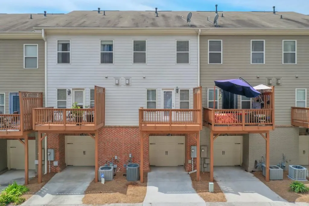 7180 Glisten Avenue, Atlanta, Georgia 30328, 3 Bedrooms Bedrooms, ,3 BathroomsBathrooms,Residential,Sold,7180 Glisten Avenue,7536115