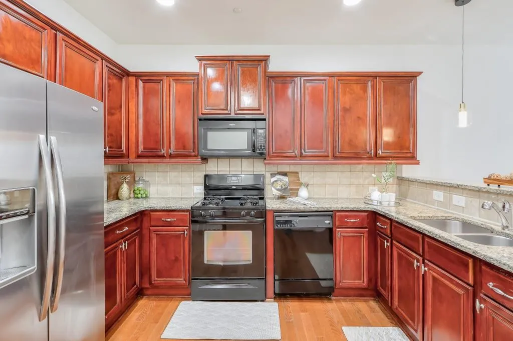 7180 Glisten Avenue, Atlanta, Georgia 30328, 3 Bedrooms Bedrooms, ,3 BathroomsBathrooms,Residential,Sold,7180 Glisten Avenue,7536115