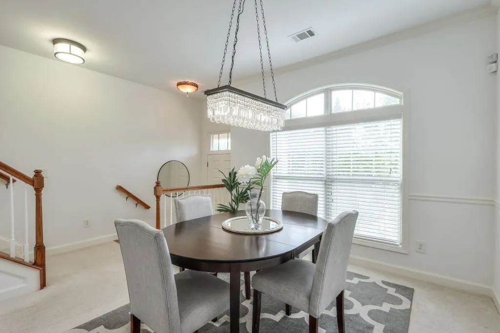 7180 Glisten Avenue, Atlanta, Georgia 30328, 3 Bedrooms Bedrooms, ,3 BathroomsBathrooms,Residential,Sold,7180 Glisten Avenue,7536115
