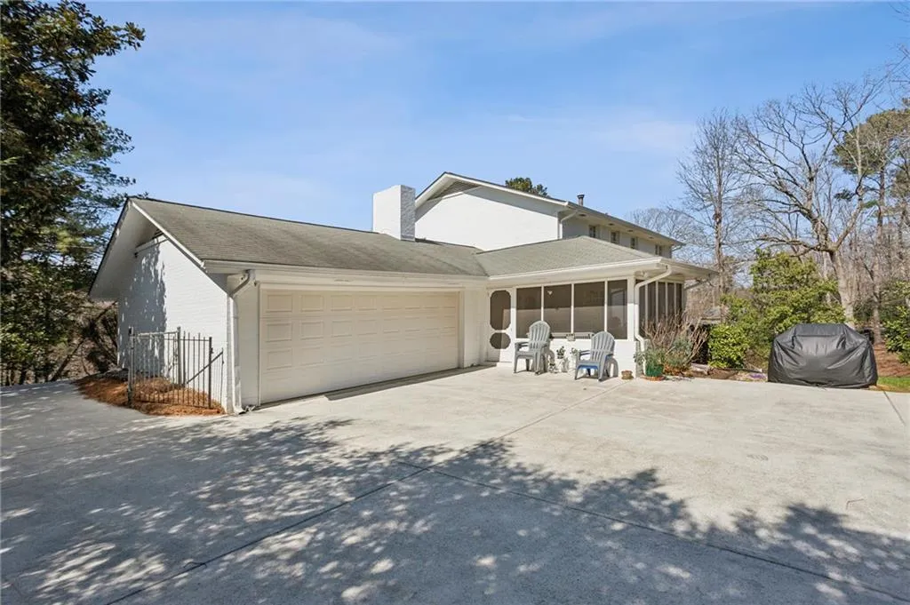 6105 River Shore Parkway, Atlanta, Georgia 30328, 5 Bedrooms Bedrooms, ,4 BathroomsBathrooms,Residential,For Sale,6105 River Shore Parkway,7720762