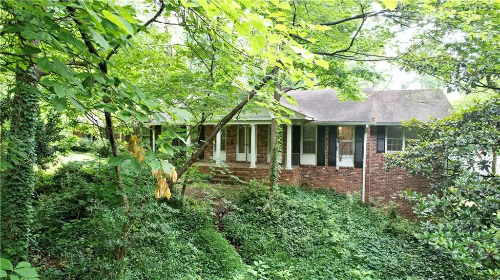 5315 Peachtree Dunwoody Road, Sandy Springs, Georgia 30342, 4 Bedrooms Bedrooms, ,3 BathroomsBathrooms,Residential,Sold,5315 Peachtree Dunwoody Road,6899074