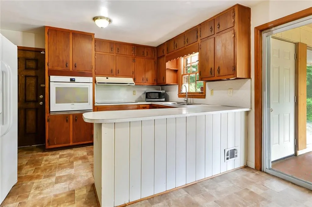 5315 Peachtree Dunwoody Road, Sandy Springs, Georgia 30342, 4 Bedrooms Bedrooms, ,3 BathroomsBathrooms,Residential,Sold,5315 Peachtree Dunwoody Road,6899074
