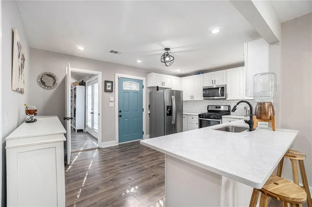 671 Center Hill Avenue Nw, Atlanta, Georgia 30318, 3 Bedrooms Bedrooms, ,2 BathroomsBathrooms,Residential,For Sale,671 Center Hill Avenue Nw,7653426