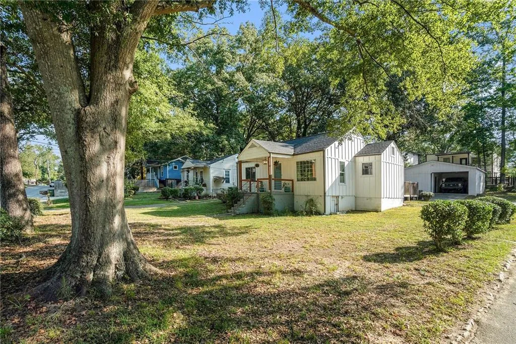 671 Center Hill Avenue Nw, Atlanta, Georgia 30318, 3 Bedrooms Bedrooms, ,2 BathroomsBathrooms,Residential,For Sale,671 Center Hill Avenue Nw,7653426