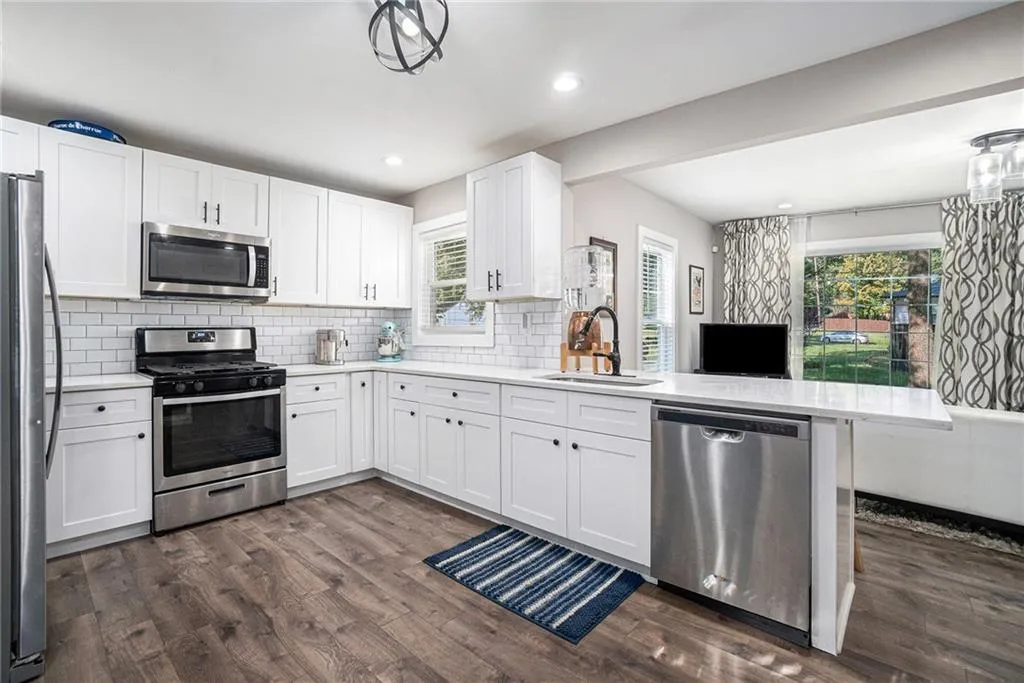 671 Center Hill Avenue Nw, Atlanta, Georgia 30318, 3 Bedrooms Bedrooms, ,2 BathroomsBathrooms,Residential,For Sale,671 Center Hill Avenue Nw,7653426