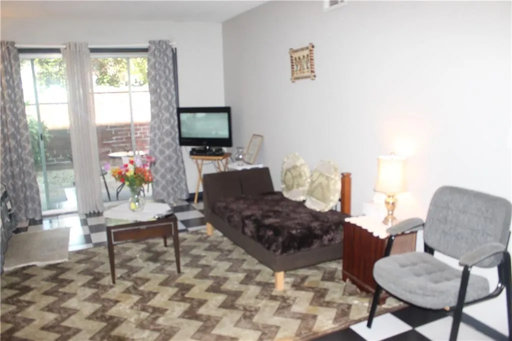 6851 Roswell Road Unit J13, Atlanta, Georgia 30328, 1 Bedroom Bedrooms, ,1 BathroomBathrooms,Residential,Sold,6851 Roswell Road Unit J13,6782720