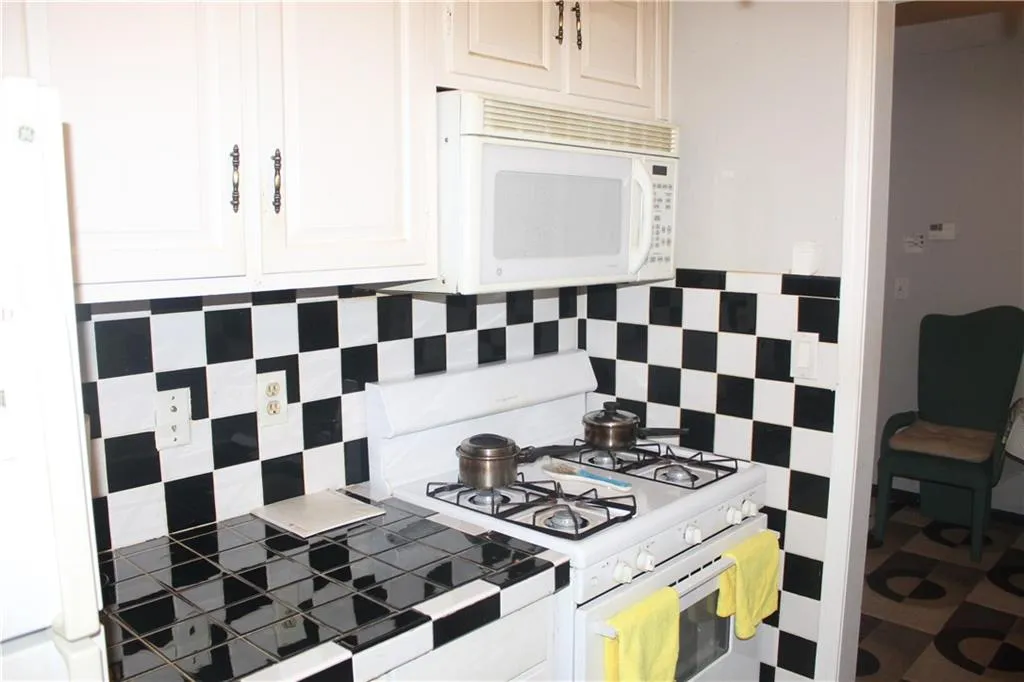 6851 Roswell Road Unit J13, Atlanta, Georgia 30328, 1 Bedroom Bedrooms, ,1 BathroomBathrooms,Residential,Sold,6851 Roswell Road Unit J13,6782720